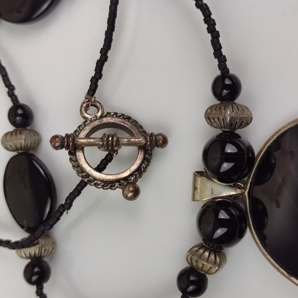 Vintage Style Black & Stone-Bead With Black Stone Like Pendant Feature Necklace - Picture 5 of 10